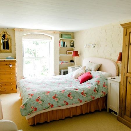 Cosy Cottage Ground Floor Bedroom Ensuite With Private Entrance Чичестър Екстериор снимка