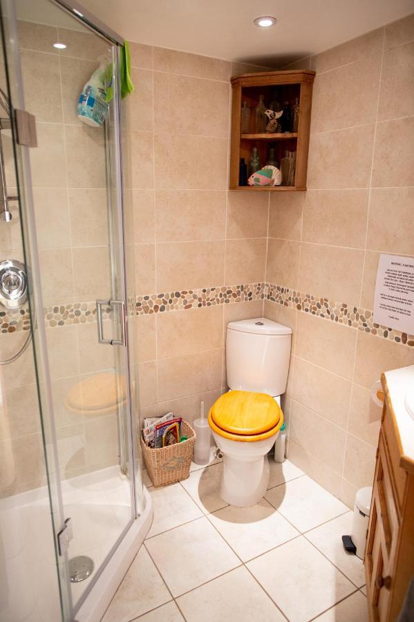 Cosy Cottage Ground Floor Bedroom Ensuite With Private Entrance Чичестър Екстериор снимка