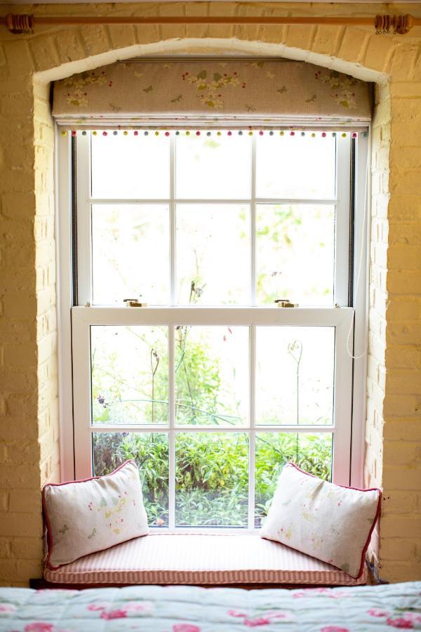 Cosy Cottage Ground Floor Bedroom Ensuite With Private Entrance Чичестър Екстериор снимка
