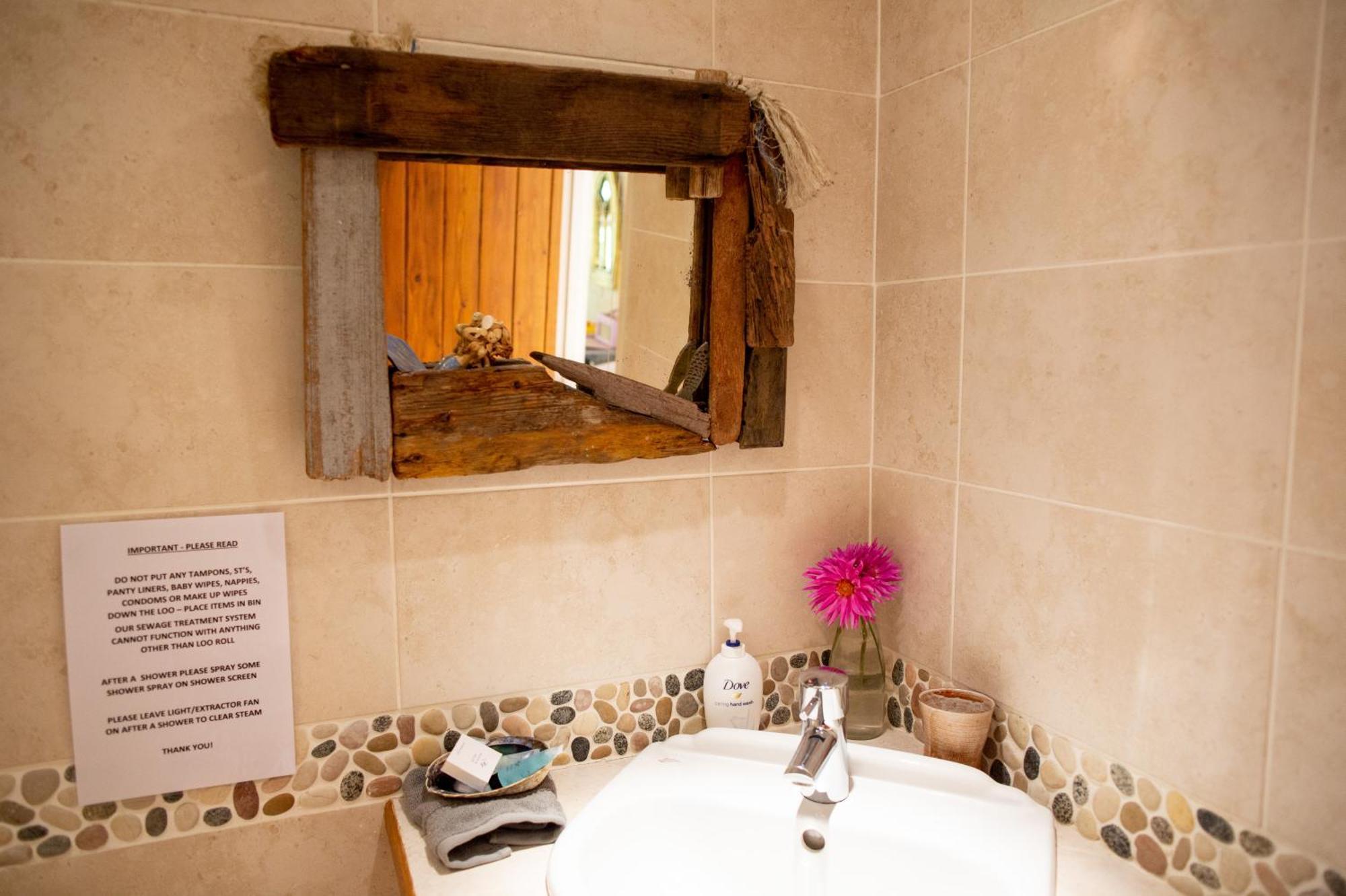 Cosy Cottage Ground Floor Bedroom Ensuite With Private Entrance Чичестър Екстериор снимка